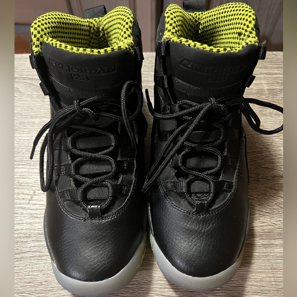 Air Jordan 10 retro “venom” GS size 5 1/2 youth NWOB*🖤💛